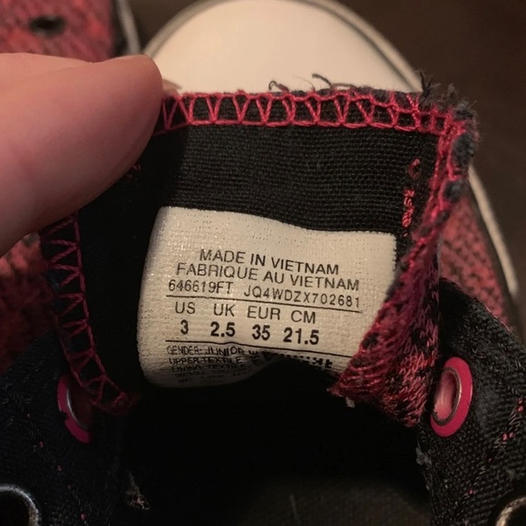 Converse - Picture 4 of 4